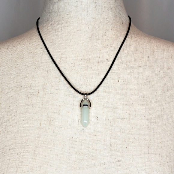 Glow in the Dark Luminous Stone Pendant - Picture 5 of 7